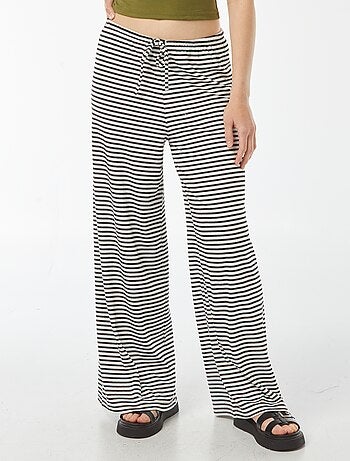 Pantalon large en maille rayée