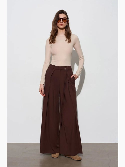 Pantalon large plissé à taille ceinturée dilvin - Kiabi Pantalon large plissé à taille ceinturée dilvin - Kiabi