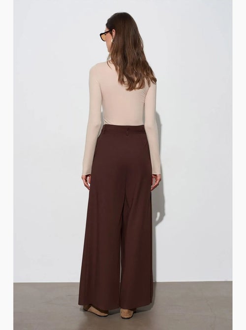 Pantalon large plissé à taille ceinturée dilvin - Kiabi Pantalon large plissé à taille ceinturée dilvin - Kiabi