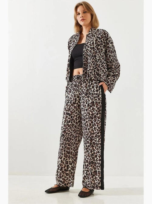 Pantalon large taille haute imprimé léopard lucci - Kiabi Pantalon large taille haute imprimé léopard lucci - Kiabi