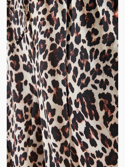 Pantalon large taille haute imprimé léopard lucci - Kiabi Pantalon large taille haute imprimé léopard lucci - Kiabi