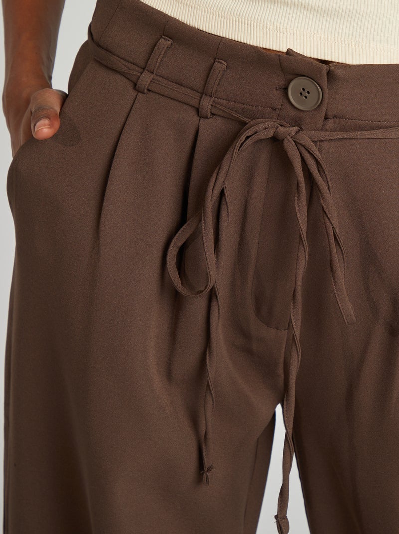 Pantalon large uni avec ceinture Marron - Kiabi
