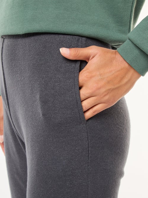 Pantalon larges en matière côtelée - Kiabi