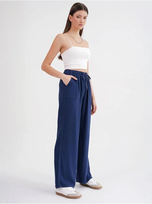 Pantalon long à taille élastique et jambe droite pour femme mixray - Kiabi Pantalon long à taille élastique et jambe droite pour femme mixray - Kiabi