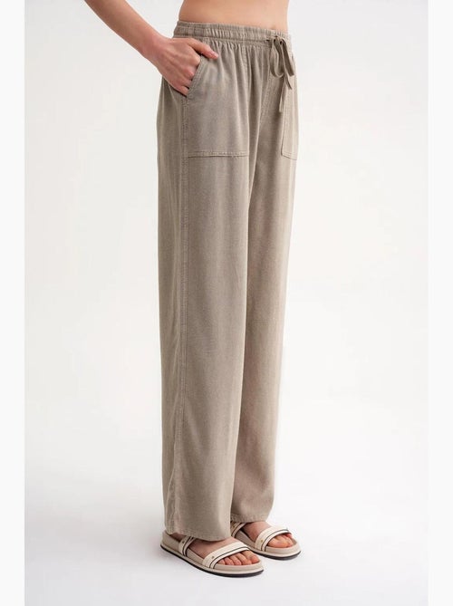 Pantalon long à taille élastique et jambe droite pour femme mixray - Kiabi Pantalon long à taille élastique et jambe droite pour femme mixray - Kiabi