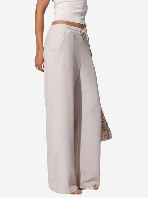 Pantalon long côtelé à taille élastiquée avec cordon de serrage busem - Kiabi Pantalon long côtelé à taille élastiquée avec cordon de serrage busem - Kiabi