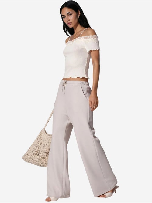Pantalon long côtelé à taille élastiquée avec cordon de serrage busem - Kiabi Pantalon long côtelé à taille élastiquée avec cordon de serrage busem - Kiabi