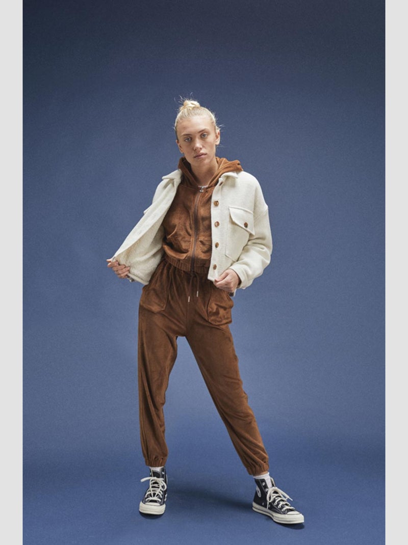 Pantalon MOCHAGI jogpant 'Le Temps Des Cerises' Marron - Kiabi