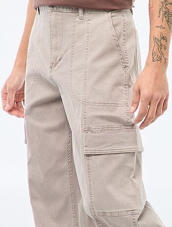 Pantalon multipoches uni coupe droite / Regular Fit