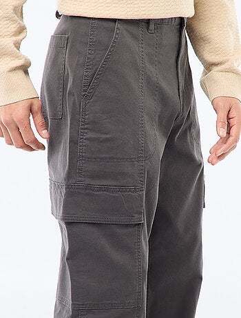 Pantalon multipoches uni coupe droite / Regular Fit
