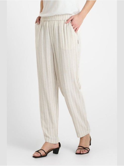 Pantalon oliver droite 'le temps des cerises' - Kiabi Pantalon oliver droite 'le temps des cerises' - Kiabi