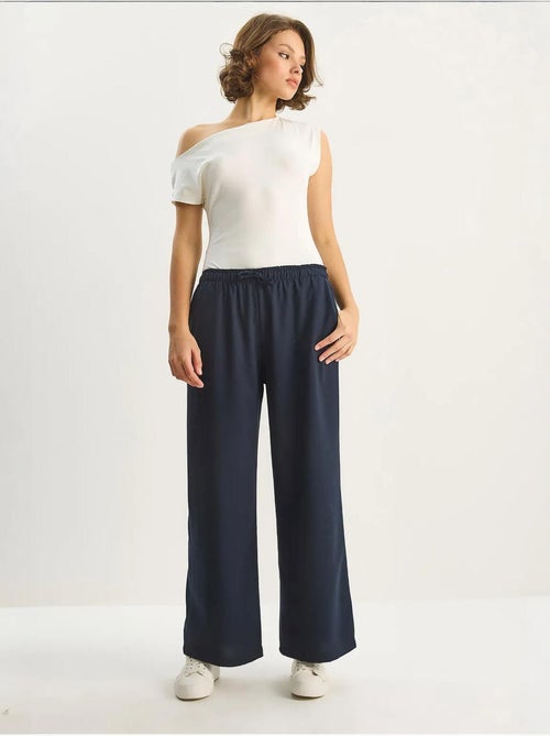 Pantalon palazzo à jambes larges et fermeture à nouer lucci - Kiabi Pantalon palazzo à jambes larges et fermeture à nouer lucci - Kiabi