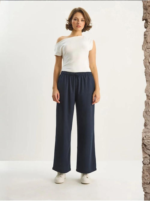 Pantalon palazzo à jambes larges et fermeture à nouer lucci - Kiabi Pantalon palazzo à jambes larges et fermeture à nouer lucci - Kiabi