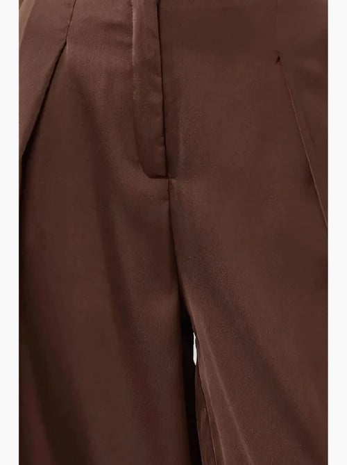 Pantalon palazzo en satin à taille haute et jambes larges hiccup - Kiabi Pantalon palazzo en satin à taille haute et jambes larges hiccup - Kiabi