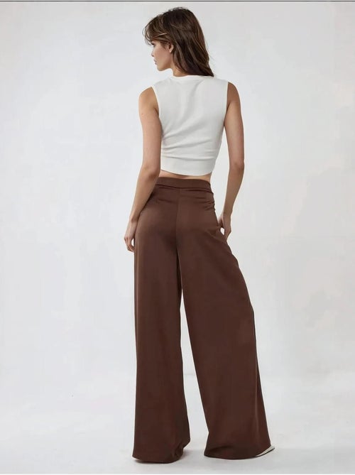Pantalon Palazzo en satin à taille haute et jambes larges - Kiabi Pantalon Palazzo en satin à taille haute et jambes larges - Kiabi