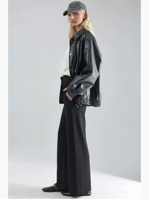 Pantalon palazzo plissé à jambes droites hiccup - Kiabi Pantalon palazzo plissé à jambes droites hiccup - Kiabi