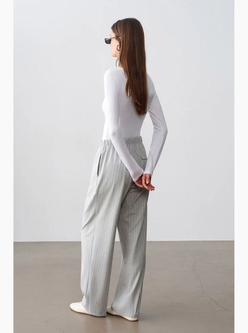 Pantalon palazzo rayé à jambe large dilvin - Kiabi Pantalon palazzo rayé à jambe large dilvin - Kiabi