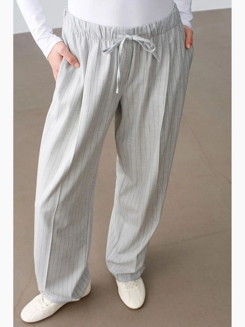 Pantalon palazzo rayé à jambe large dilvin - Kiabi Pantalon palazzo rayé à jambe large dilvin - Kiabi