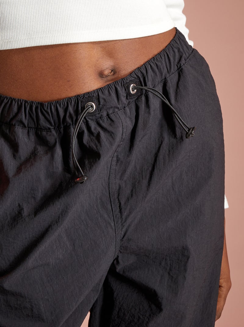 Pantalon parachute en nylon noir - Kiabi