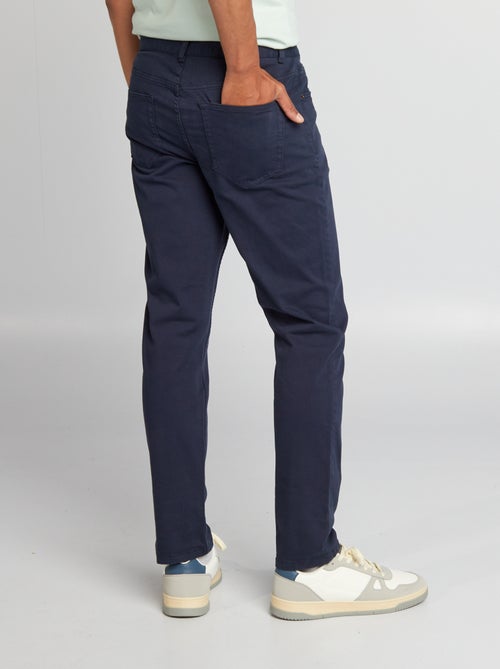 Pantalon pour homme à coupe slim et 5 poches - Kiabi Pantalon pour homme à coupe slim et 5 poches - Kiabi
