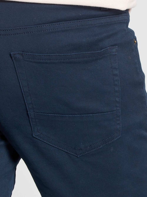 Pantalon pour homme à coupe slim et 5 poches - Kiabi Pantalon pour homme à coupe slim et 5 poches - Kiabi