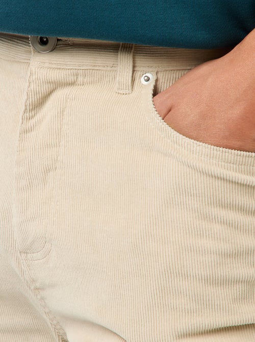 Pantalon regular fit en velours uni - Kiabi