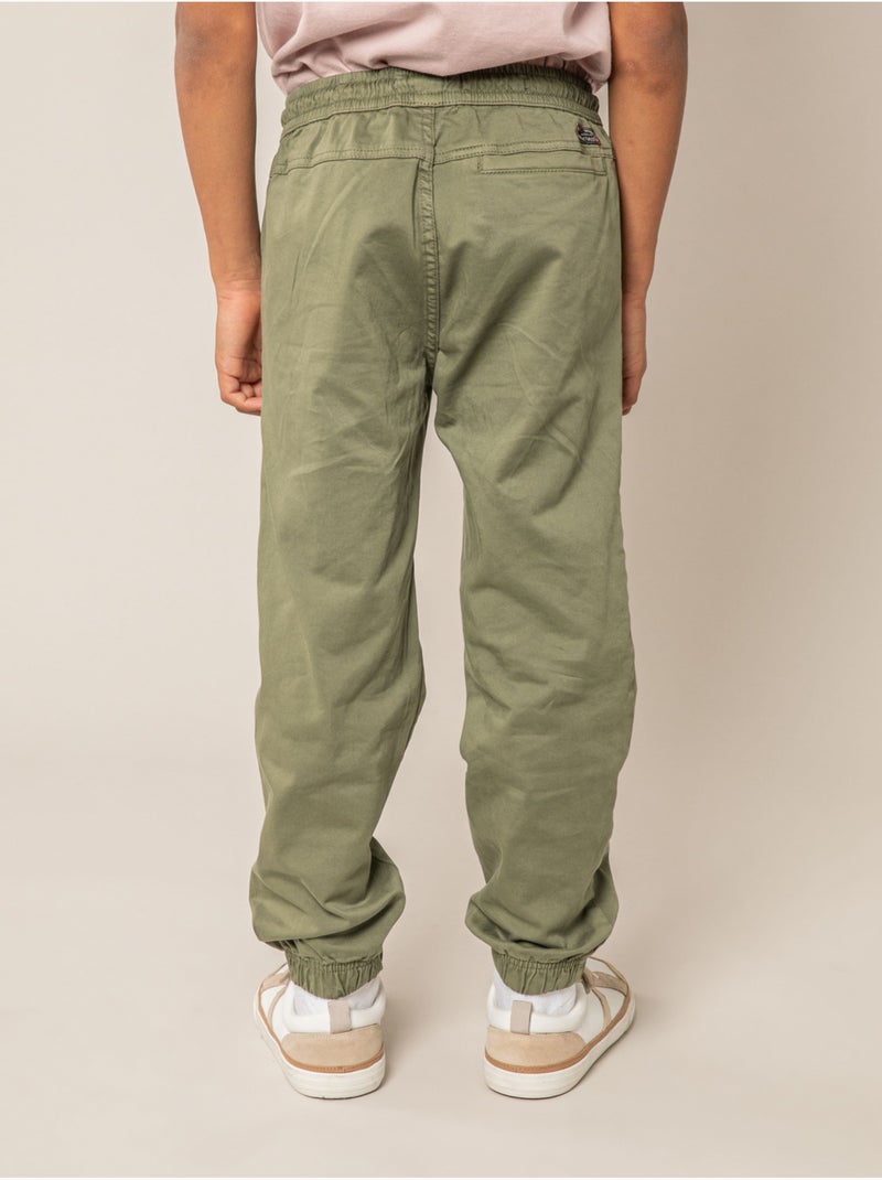 Pantalon régular garçon en coton 'Deeluxe' Vert kaki clair - Kiabi