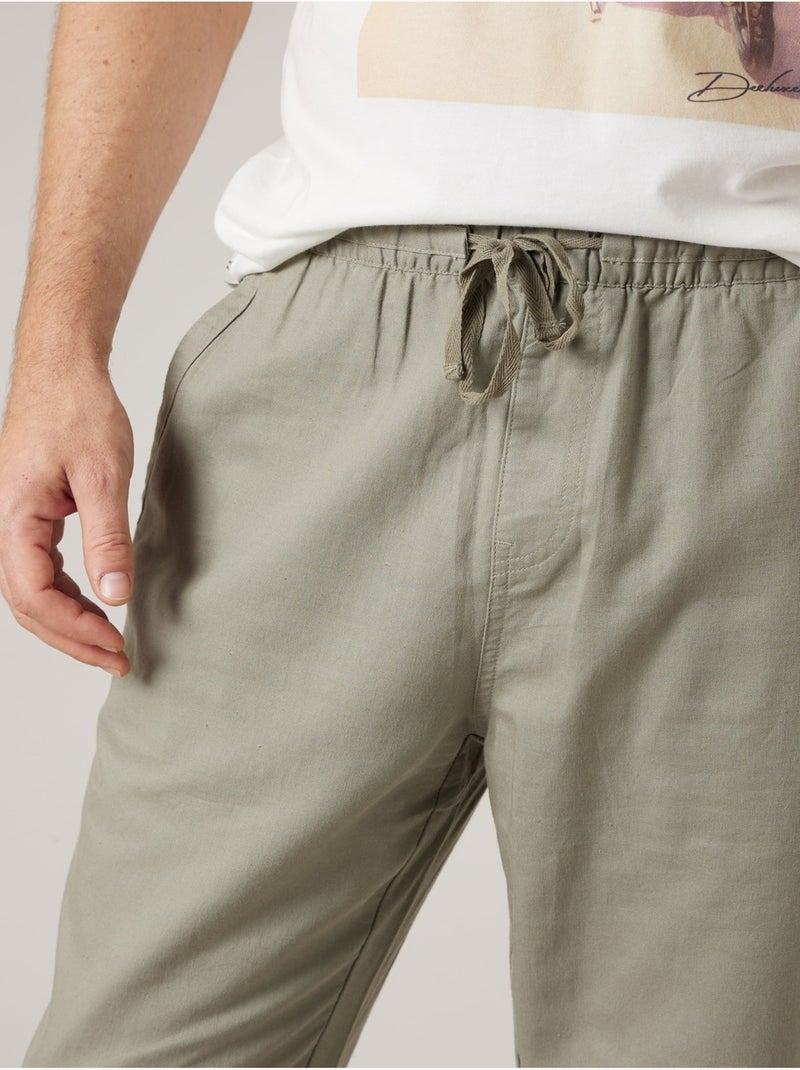 Pantalon relaxed homme en coton et lin 'Deeluxe' Vert kaki clair - Kiabi