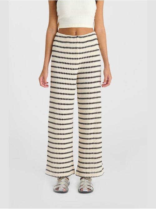 Pantalon SALOMEGI flare 'Le Temps Des Cerises' - Kiabi Pantalon SALOMEGI flare 'Le Temps Des Cerises' - Kiabi