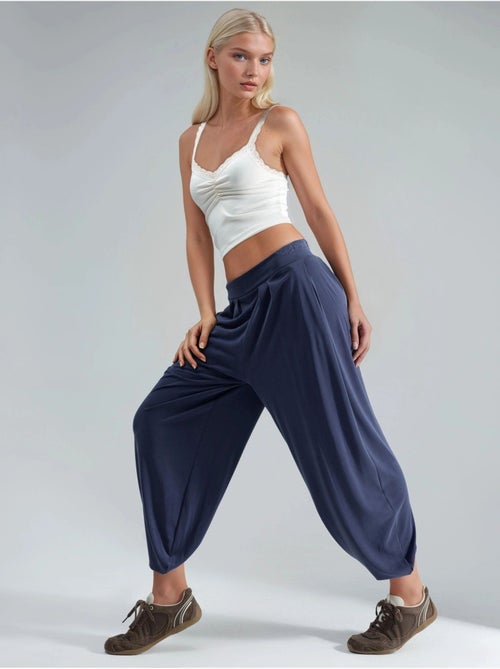 Pantalon salwar taille haute à jambes larges busem - Kiabi Pantalon salwar taille haute à jambes larges busem - Kiabi