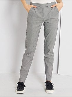 Pantalon slim imprimé 'pied de puce' - Kiabi