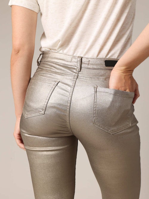 Pantalon slim taille haute, effet métallisé 'Deeluxe' - Kiabi