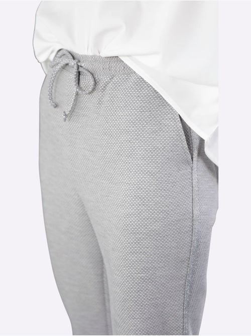 Pantalon sporty avec ceinture élastique et poches latérales - Taille courte - Moda Vilona - Kiabi Pantalon sporty avec ceinture élastique et poches latérales - Taille courte - Moda Vilona - Kiabi