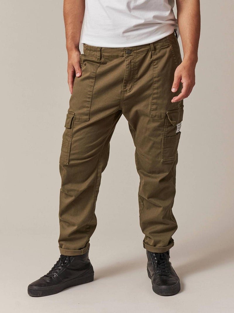 Pantalon style cargo avec grosses poches apparentes 'Deeluxe' Vert olive - Kiabi