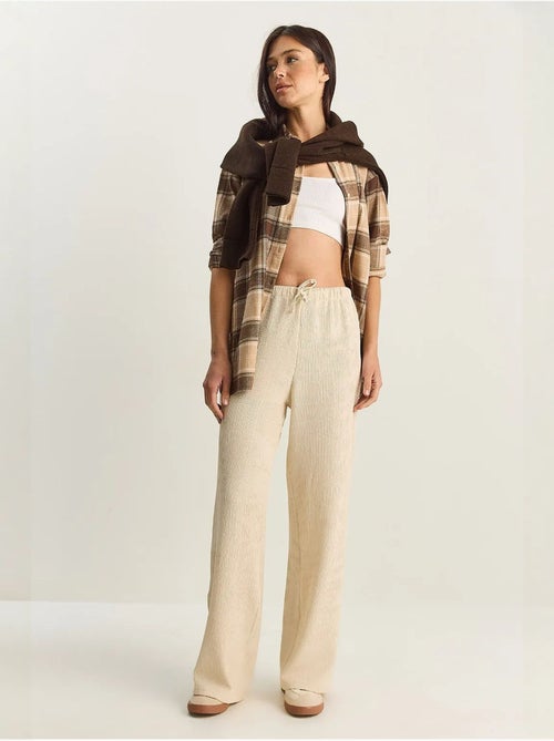 Pantalon taille haute à jambes larges en seersucker lucci - Kiabi Pantalon taille haute à jambes larges en seersucker lucci - Kiabi
