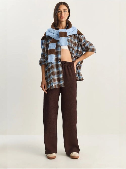 Pantalon taille haute à jambes larges en seersucker lucci - Kiabi Pantalon taille haute à jambes larges en seersucker lucci - Kiabi