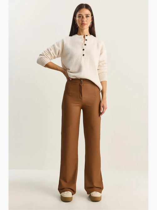 Pantalon taille haute à jambes larges en similicuir lucci - Kiabi Pantalon taille haute à jambes larges en similicuir lucci - Kiabi