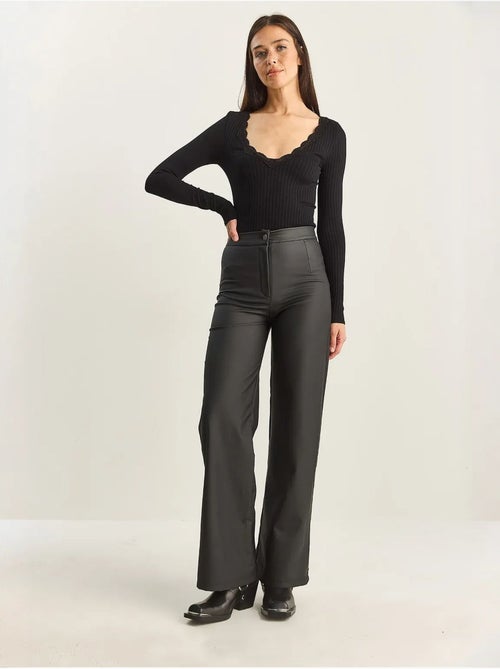 Pantalon taille haute à jambes larges en similicuir lucci - Kiabi Pantalon taille haute à jambes larges en similicuir lucci - Kiabi