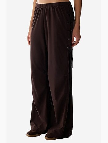 Pantalon taille haute avec détail à l’ourlet penti