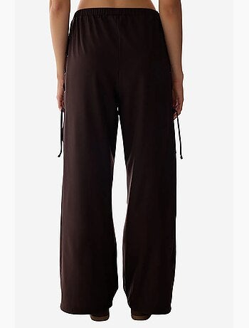 Pantalon taille haute avec détail à l’ourlet penti
