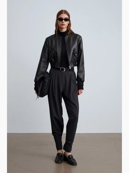 Pantalon tailleur à taille haute et plis dilvin - Kiabi