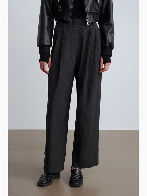 Pantalon tailleur à taille haute et plis dilvin - Kiabi