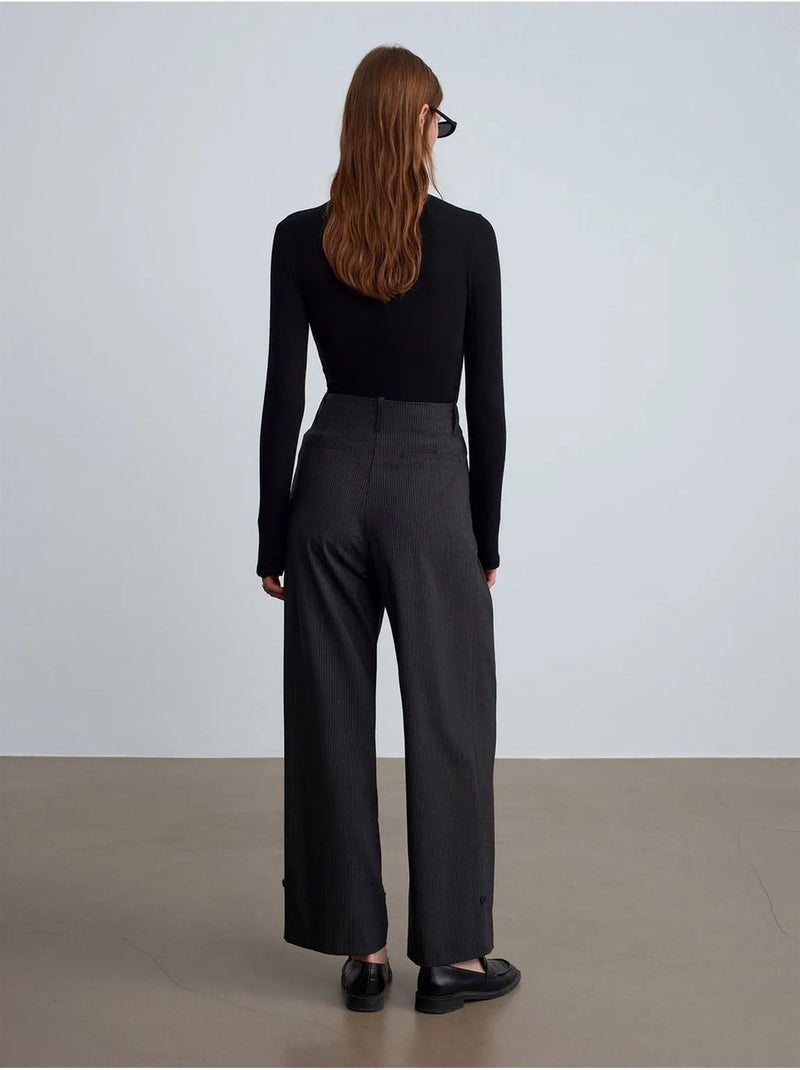 Pantalon tailleur à taille haute et plis dilvin Gris foncé - Kiabi
