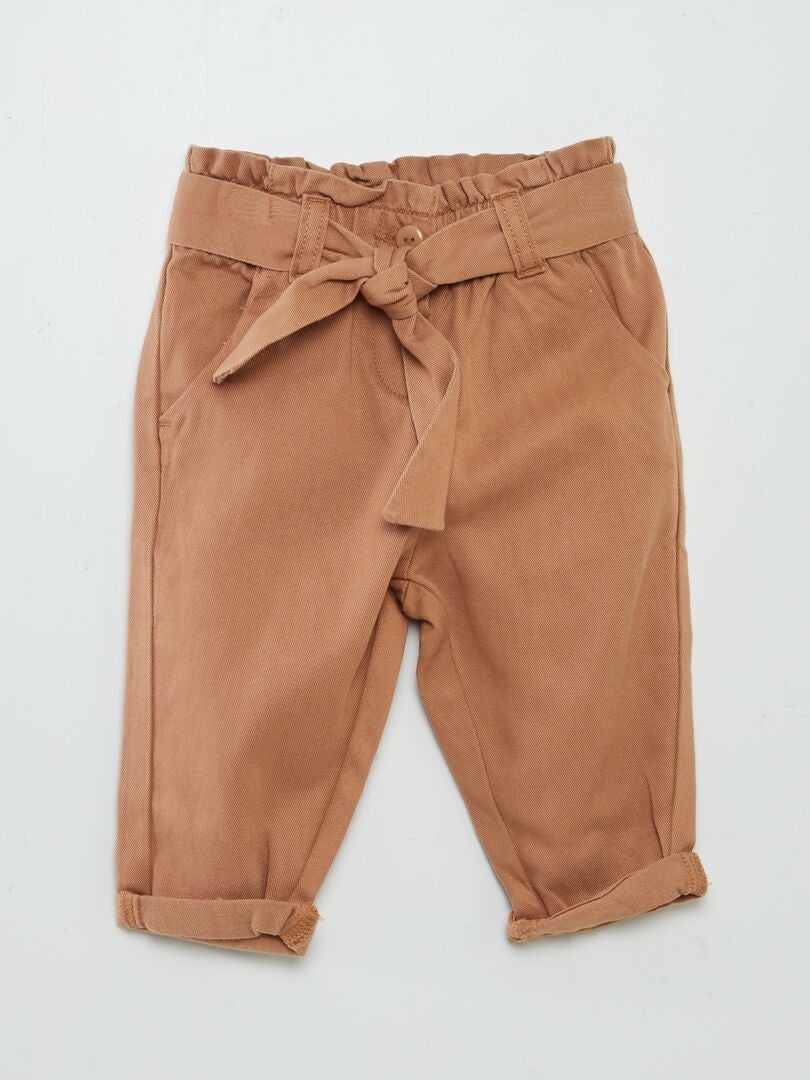 Pantalon uni avec ceinture et volants Marron - Kiabi