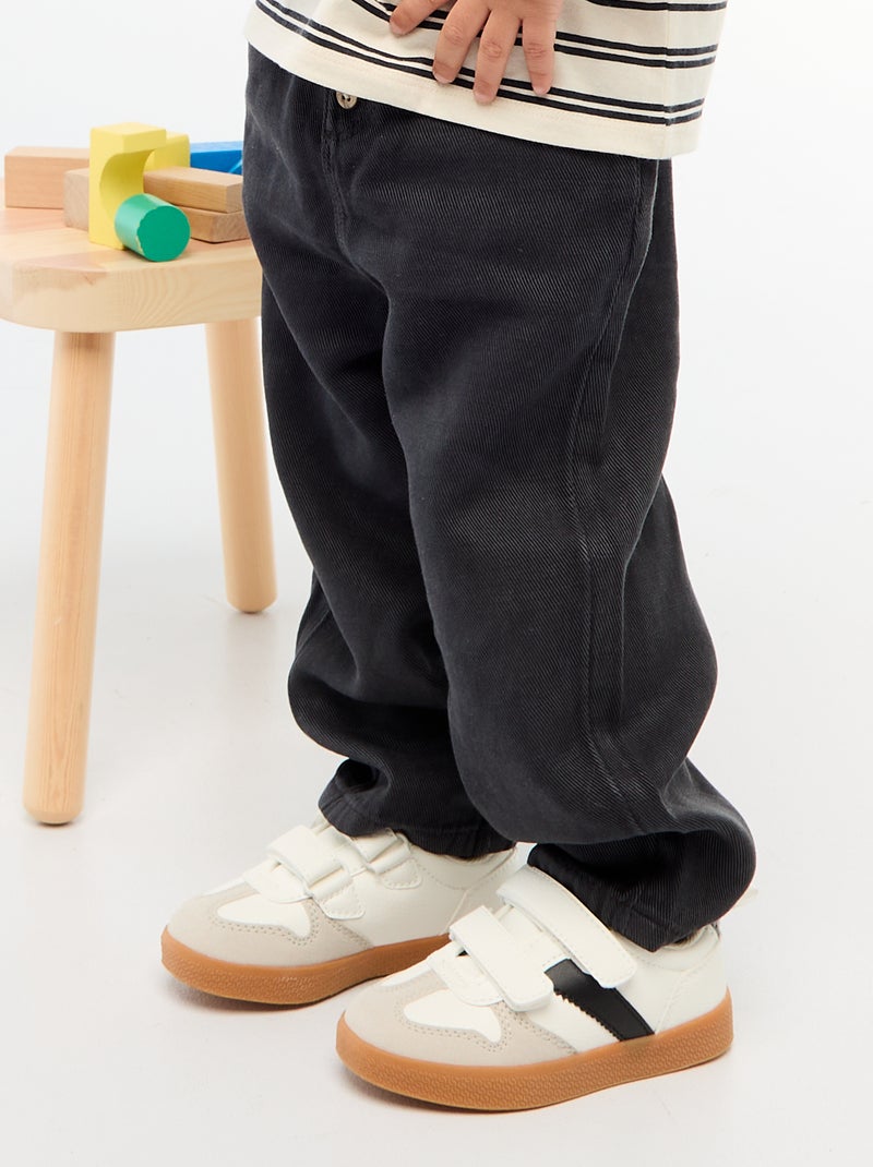 Pantalon uni en matière douce avec coupe relax fit Noir - Kiabi