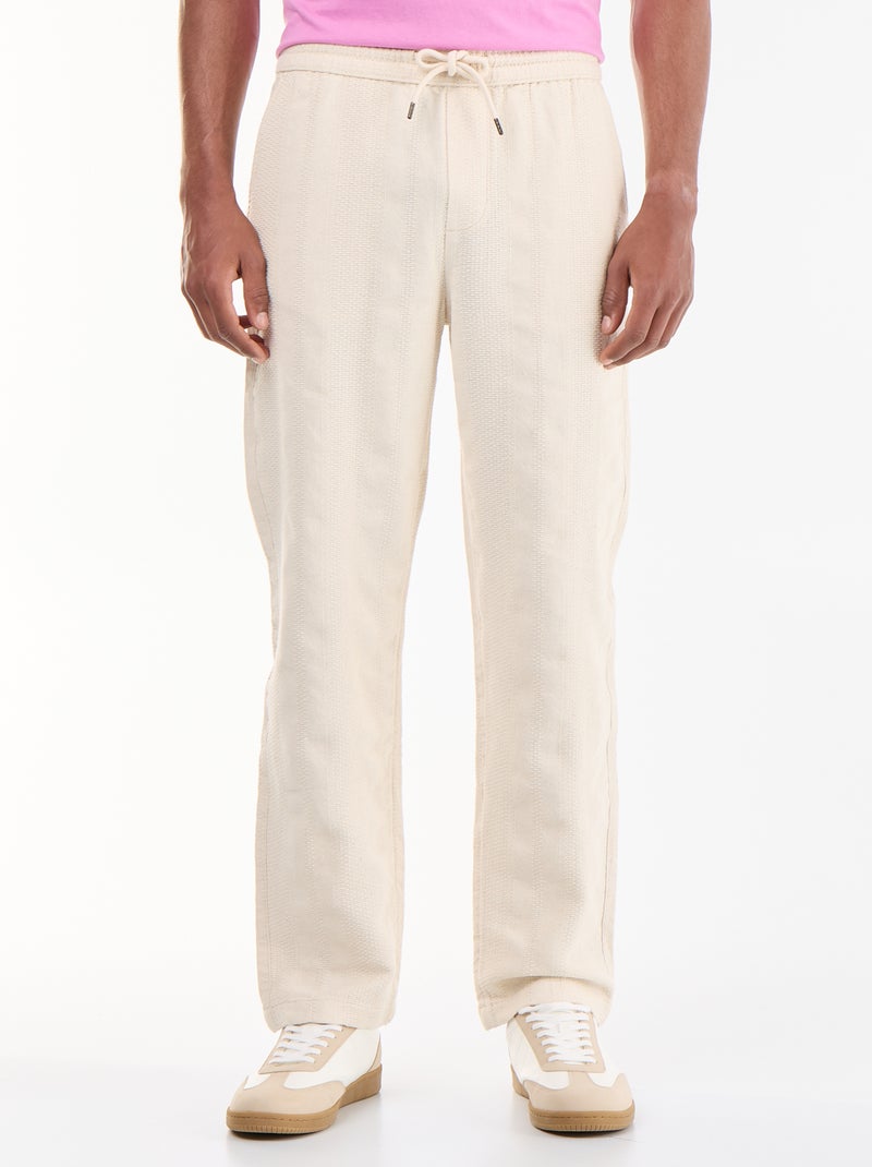 Pantalon uni en matière texturée Beige - Kiabi