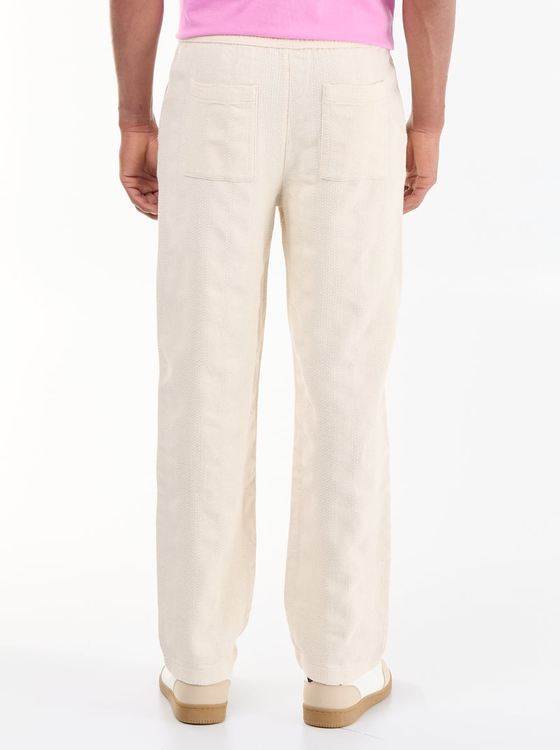 Pantalon uni en matière texturée Beige - Kiabi