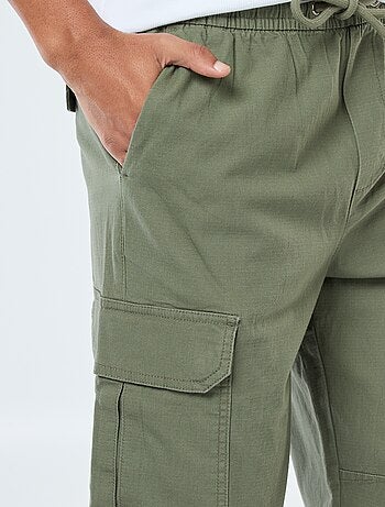 Pantalon uni multipoches avec taille élastiquée
