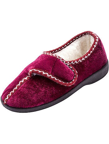 Pantoufles fermées par patte auto-agripp