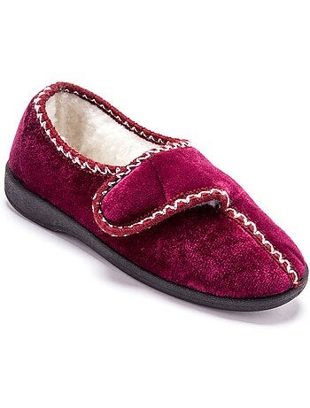 Pantoufles fermées par patte auto-agripp